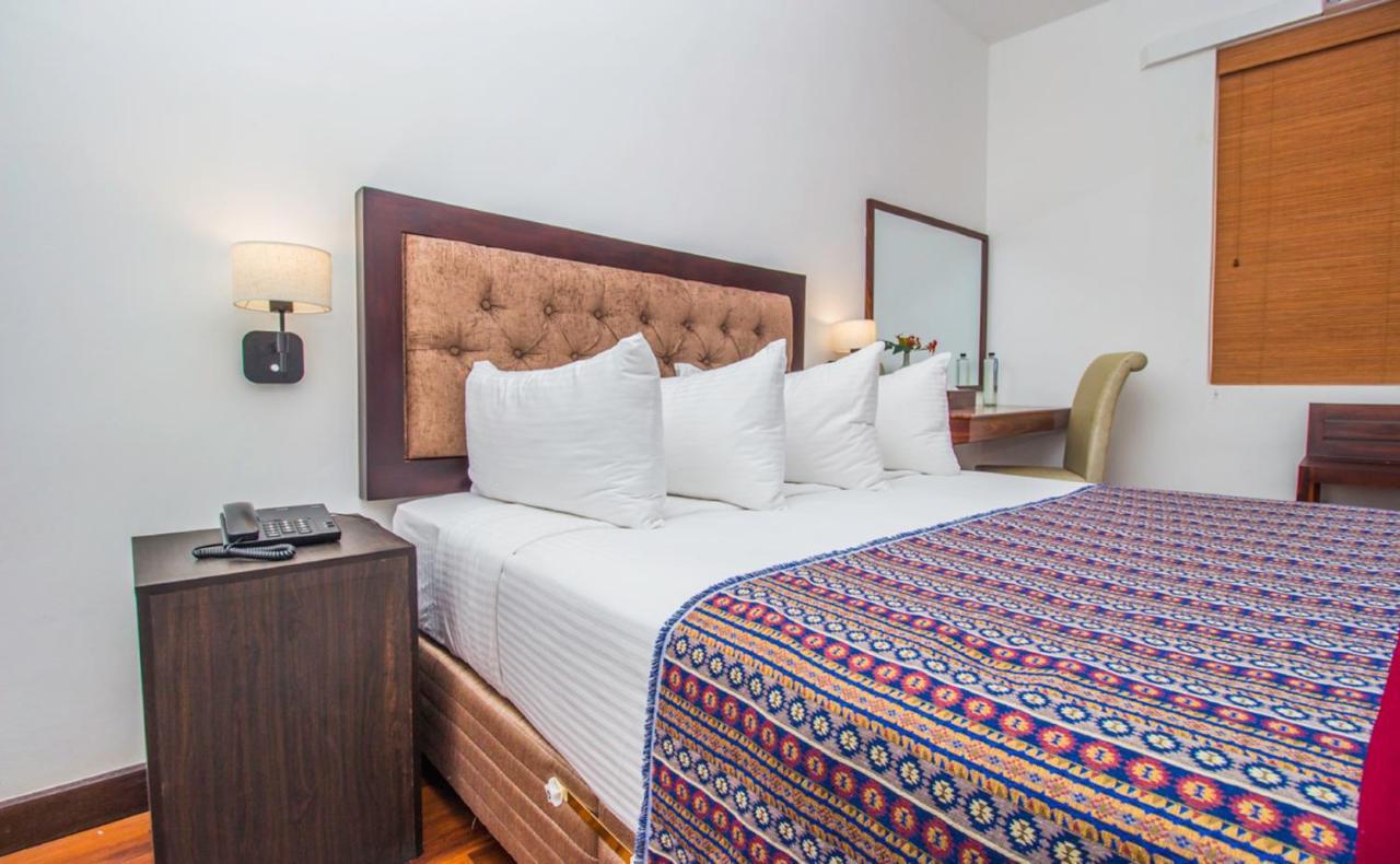 Pearl Royal Hotel, Colombo Buitenkant foto