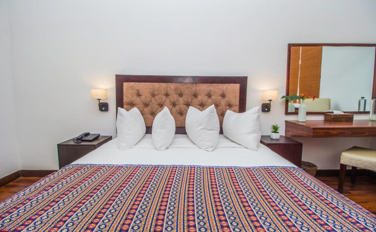 Pearl Royal Hotel, Colombo Buitenkant foto