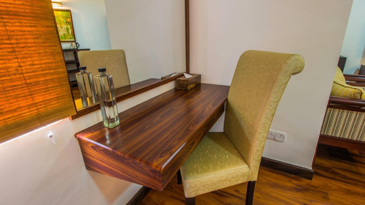 Pearl Royal Hotel, Colombo Buitenkant foto