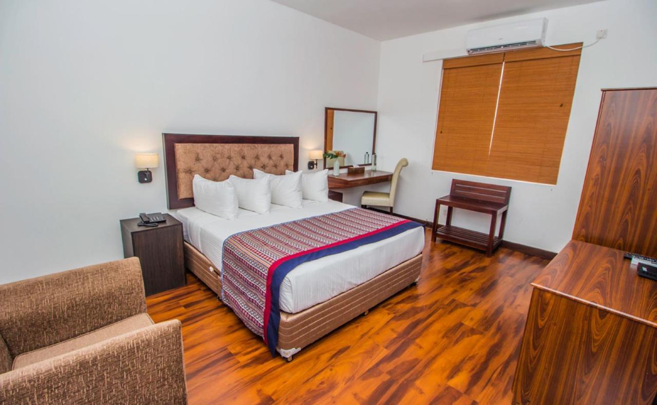Pearl Royal Hotel, Colombo Buitenkant foto